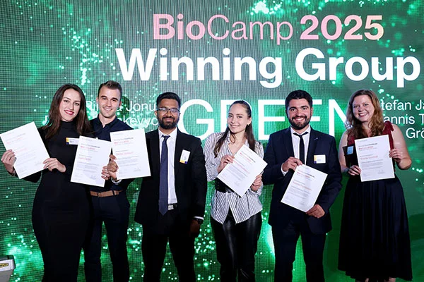 Das Gewinnerteam bestand aus: Riljeta Jonuzi ,Sven Größl, Stefan Jackson, Rehina Pashkevych, Ioannis Thymianidis und Svenja Schmidt (v.l.n.r.).