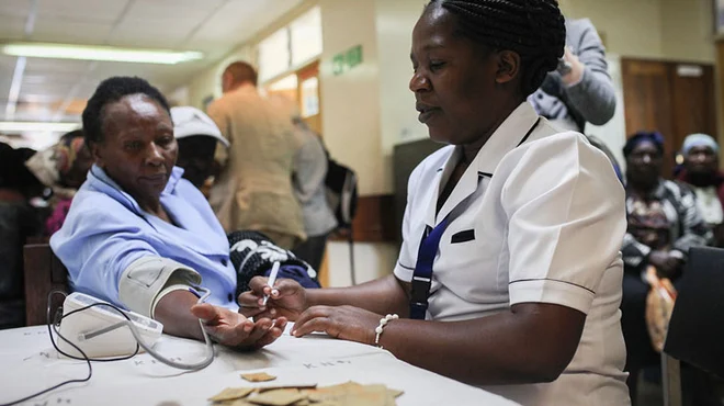 Wenn Smartphones und Co. Leben retten Blutdruckmessung