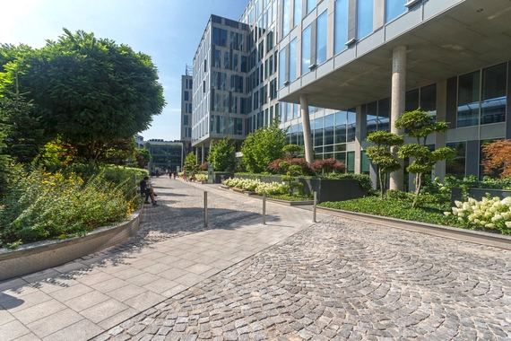 Медийни контакти