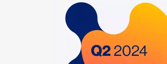 Peça gráfica com o título "Q2 20224" no canto inferior esquerdo, escrito em azul, sobre uma forma de molécula com as cores em degradê laranja e amarelo e uma molécula azul, tudo sobre fundo branco cinzento. 