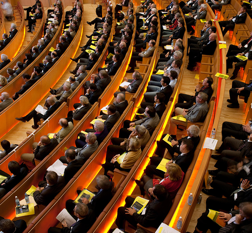 Blick auf das Publikum in einem Auditorium während einer Konferenz