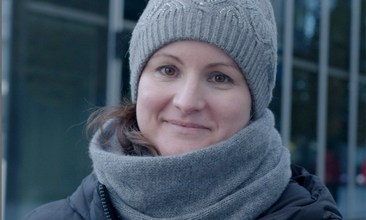Porträt einer Frau in Winterkleidung