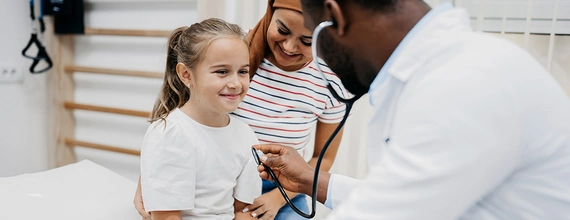 Eine Patientin bei einem Arztbesuch