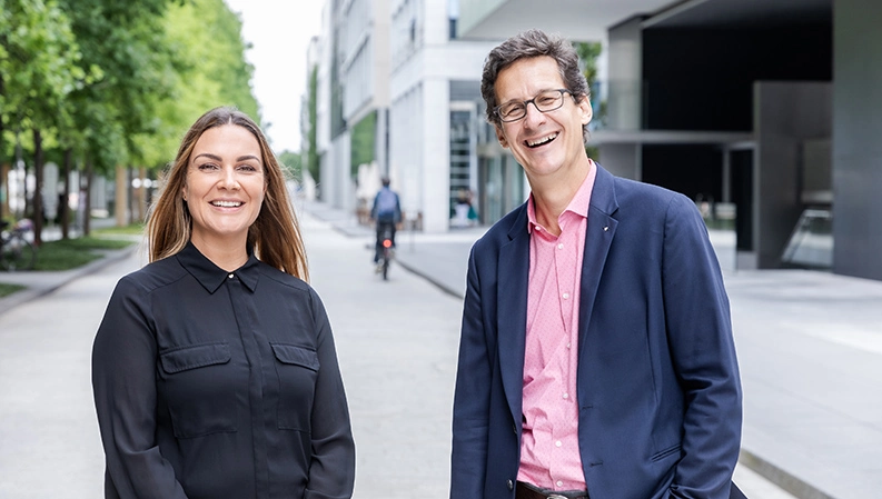 Isabel Dalli und Markus Mader auf dem Novartis Campus in Basel, Schweiz 