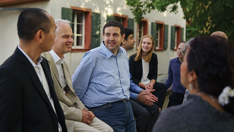 Novartis Mitarbeitende in der Basler Innenstadt