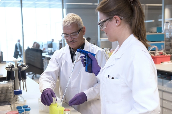 Berufsbildner bei der Arbeit