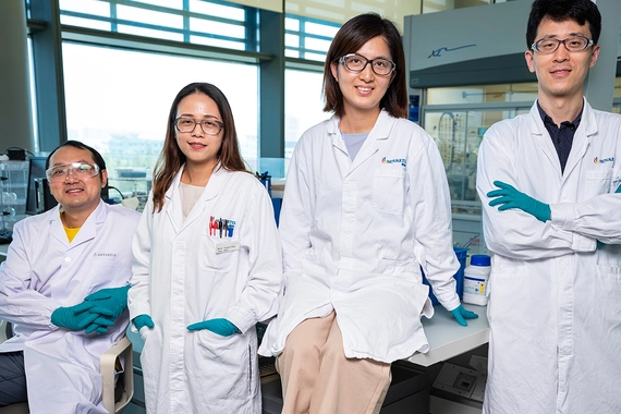 Laborteam / Une équipe au laboratoire