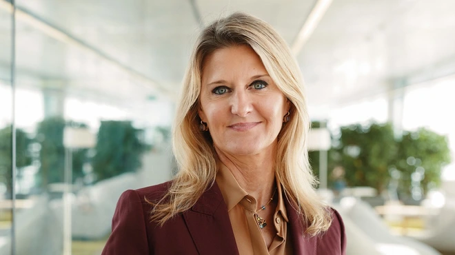 Portrait von Marie-France Tschudin auf dem Novartis Campus in Basel, Schweiz  / Portrait de Marie-France Tschudin sur le campus de Novartis à Bâle, Suisse