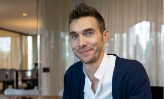 Portrait d'une personne souriante