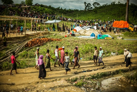 Ressources et biens de première nécessité sont distribués sur place au Bangladesh.