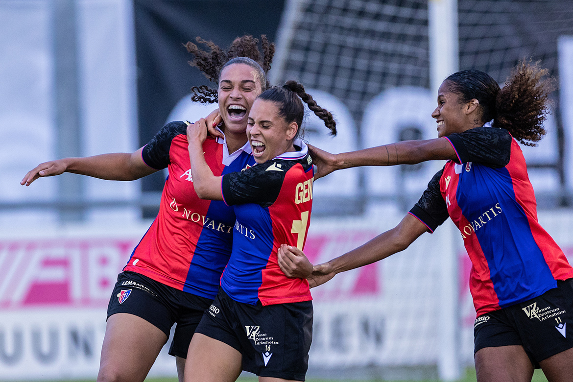 Die Frauenmannschaft des FC Basel in Aktion.