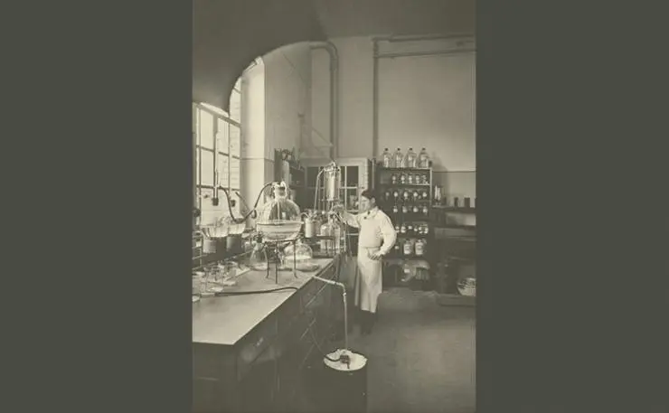Laboratoire de recherche chez Ciba, à Bâle en 1914