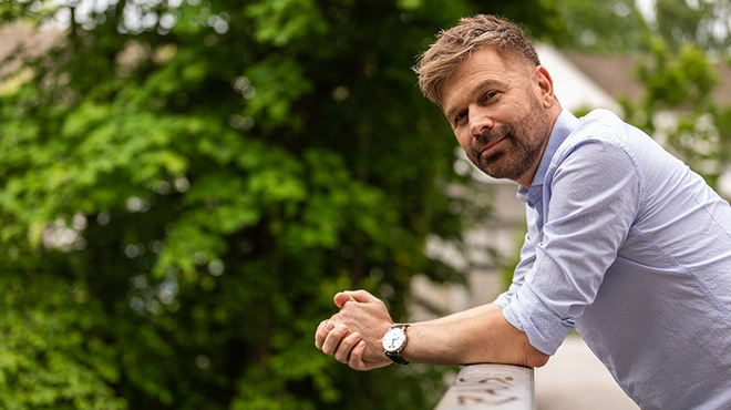 Neven überwandt den ersten Schock nach der Hautkrebsdiagnose und wollte lernen, was er für seine Gesundheit tun kann.