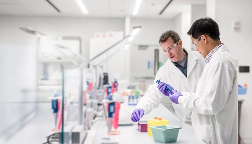 Vědkyně v laboratoři