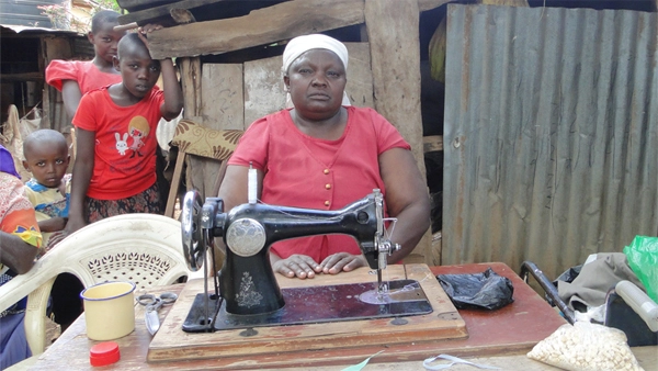 Maryone Gope hat Diabetes und Bluthochdruck. Um die Symptome zu lindern, nimmt sie wöchentlich 28 Tabletten ein.