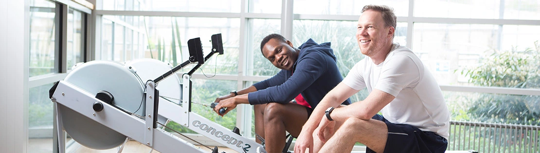 Kolleg*innen im Fitness-Studio