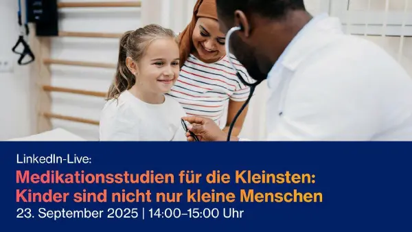 Ein Arzt untersucht eine junge Patientin