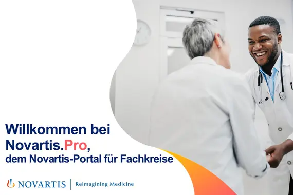 Arzt und Patient schütteln Hände in einer Praxis