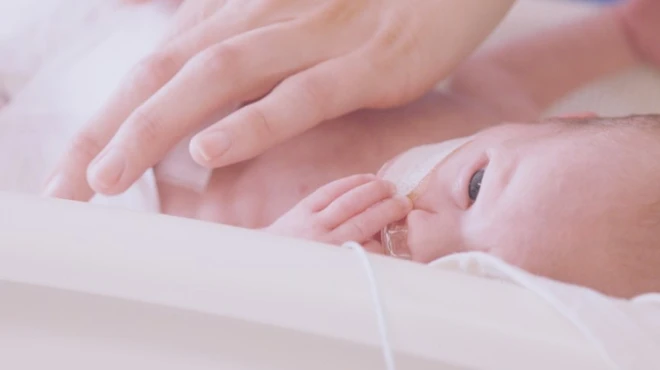 Ein frühgeborenes Baby