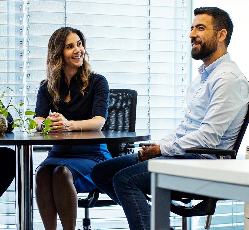 Equipo de Novartis riendo