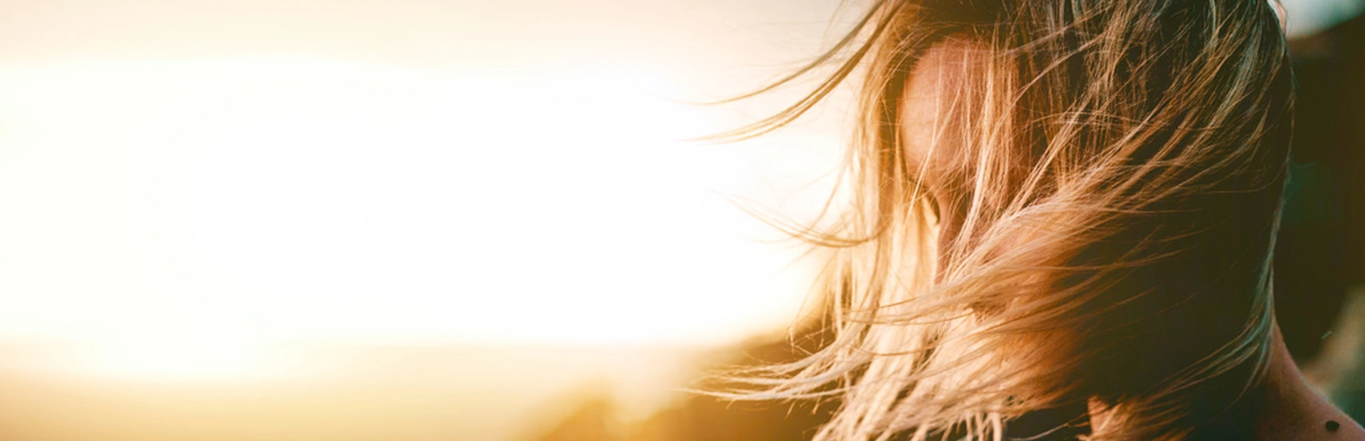 Mujer con el pelo al aire