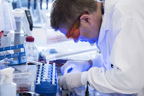 Científico en el laboratorio