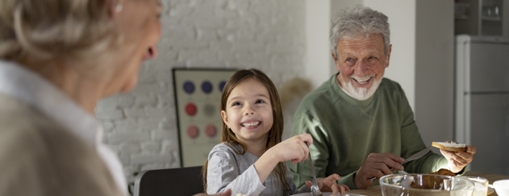Nieta con abuelos