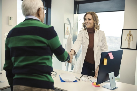 Doctora y paciente en consulta