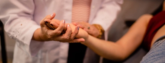 Visita medica a una donna