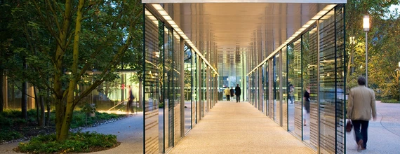 investors-landing-campus-entry-walkway-image