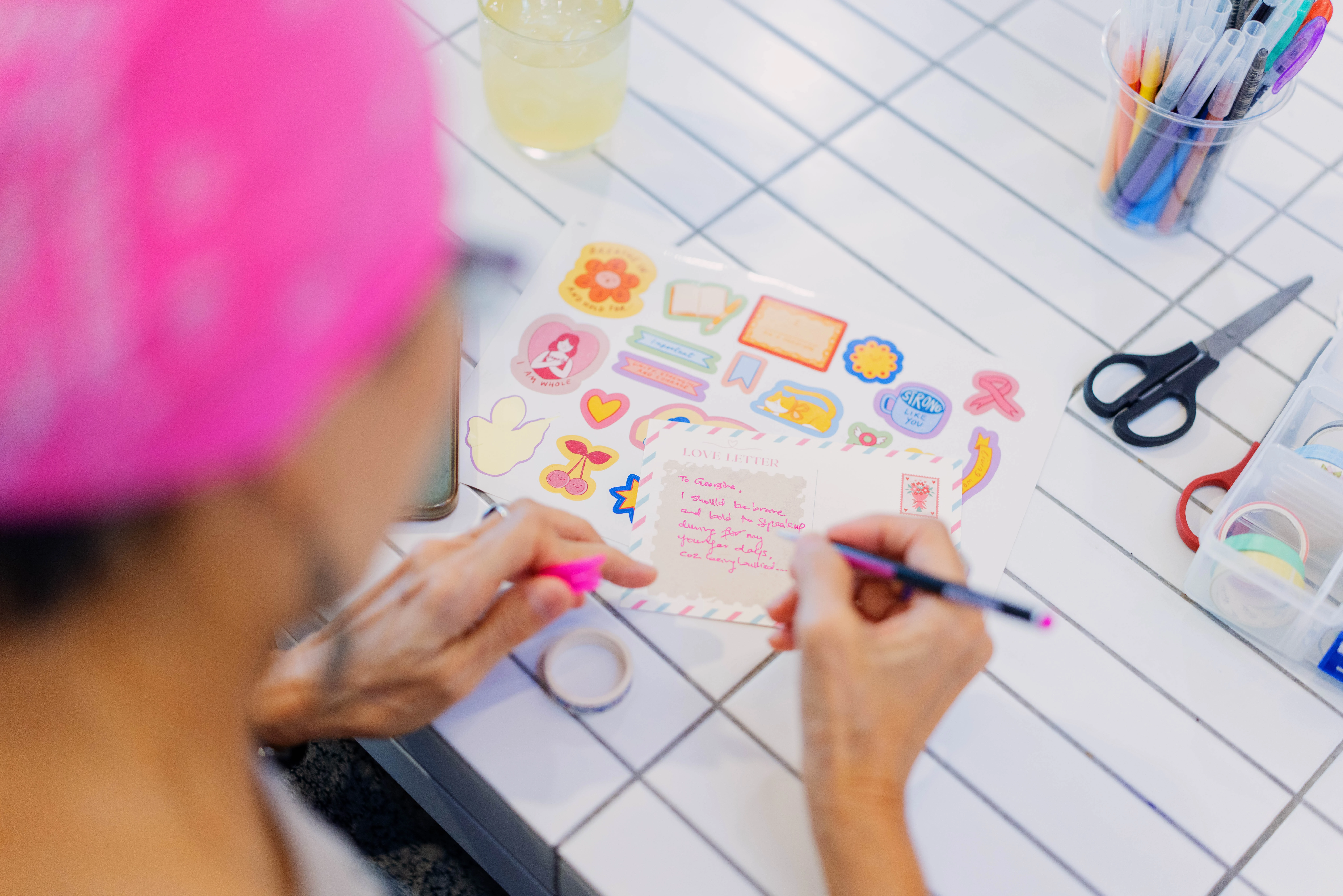 Over the shoulder_LWLL