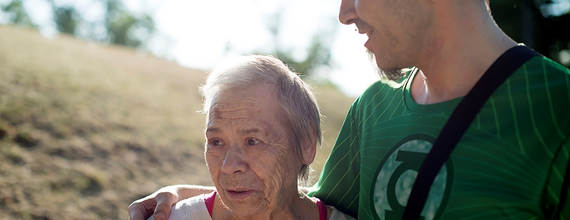 Sin objema svojo mamo