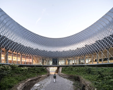 View from “Hohlweg” passing under the Novartis Pavillon