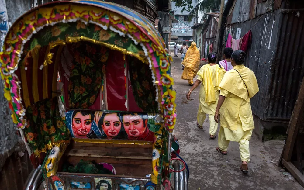 Rickshaws provide transport for health workers as they search for pneumonia cases in Dhaka, Bangladesh.