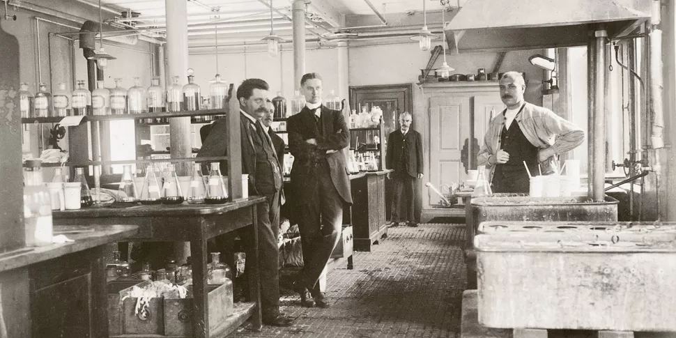 In 1900, Ciba produces its first pharmaceutical substances: Vioform, an antiseptic, and Salen, an antirheumatic agent. This image shows pharmaceutical research at Ciba in Basel, Switzerland in 1914.