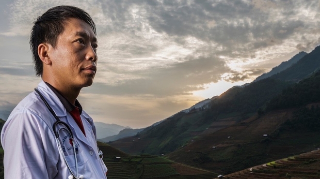 Dr Chang as Xinh, waits for patients at the community hospital in Mu Cang Chai, rural Vietnam. Dr Chang as Xinh, waits for patients at the community hospital in Mu Cang Chai, rural Vietnam.