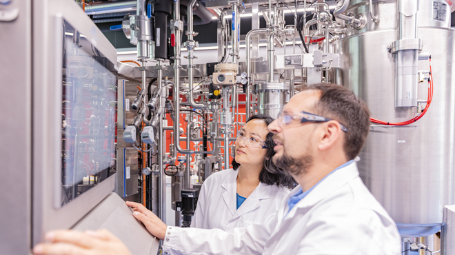 Scientists in the fermentation hub of Banting 1