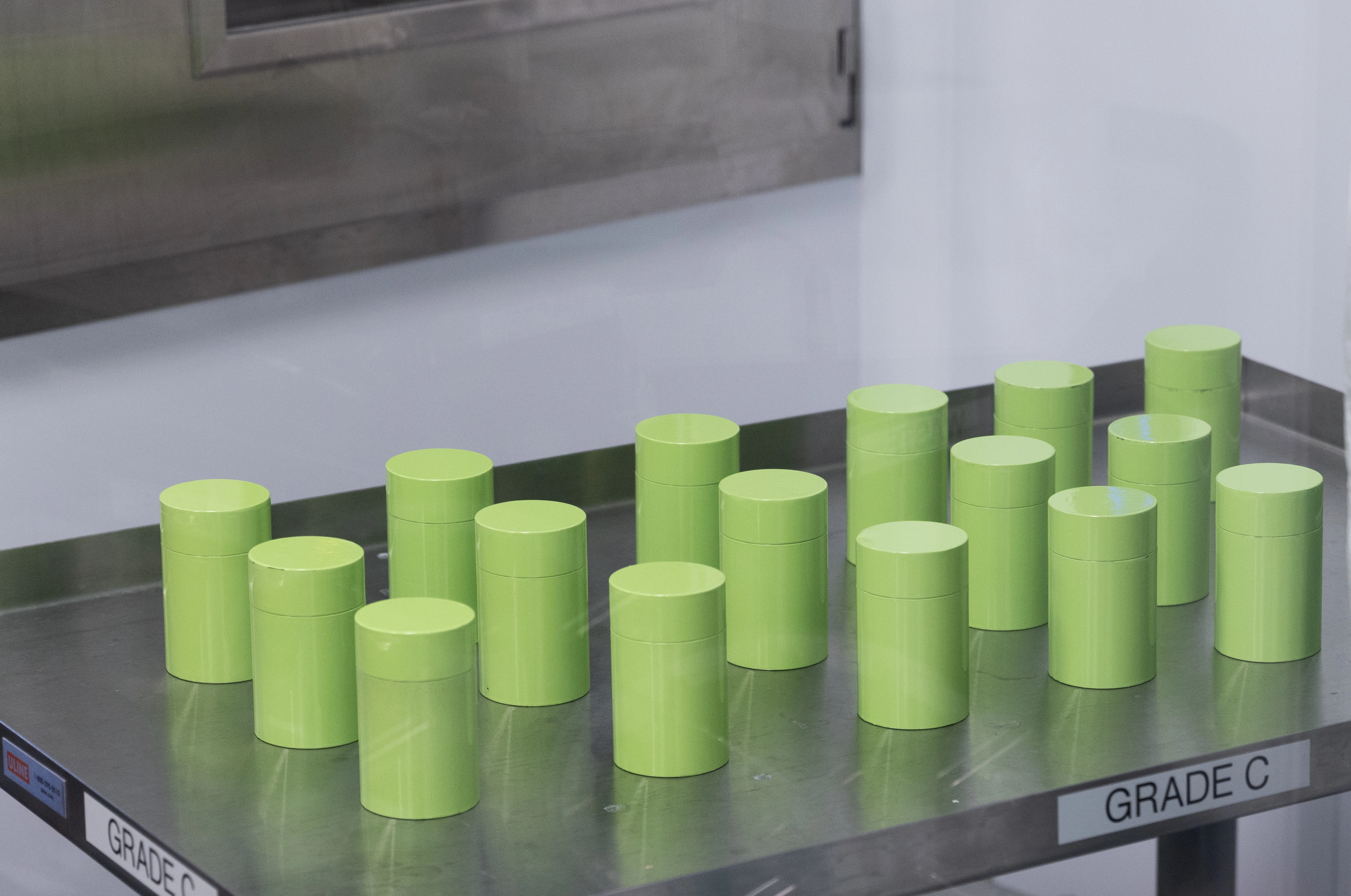 Radioligand therapy canisters / lead-shielded canisters contain RLT doses