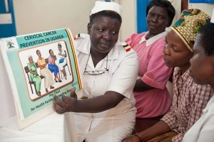 A nurse talks to women about cervical and ovarian cancer