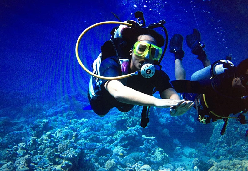 Charlotte Curtis scuba diving