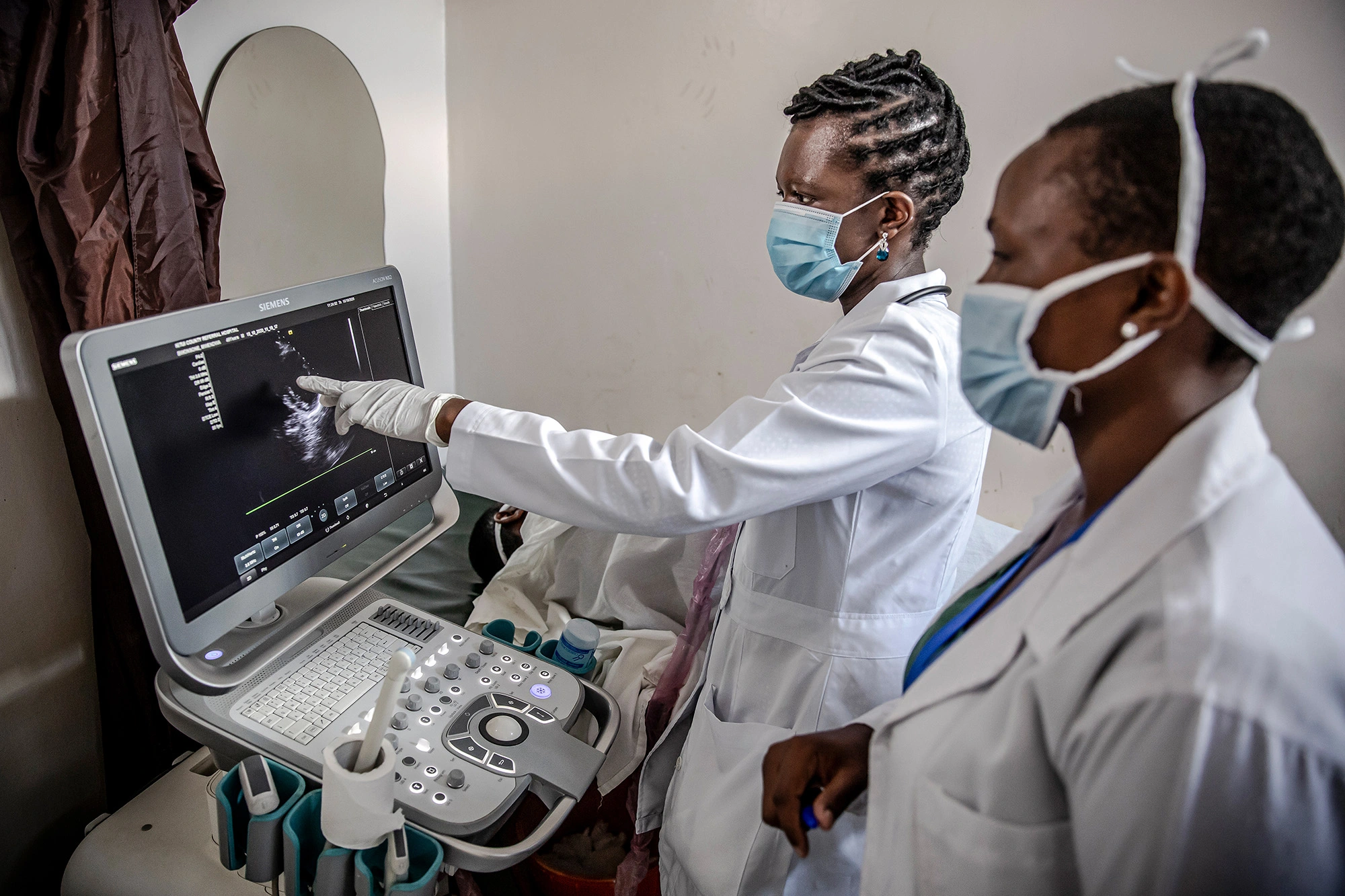 Doctors discussing ultrasound investigation