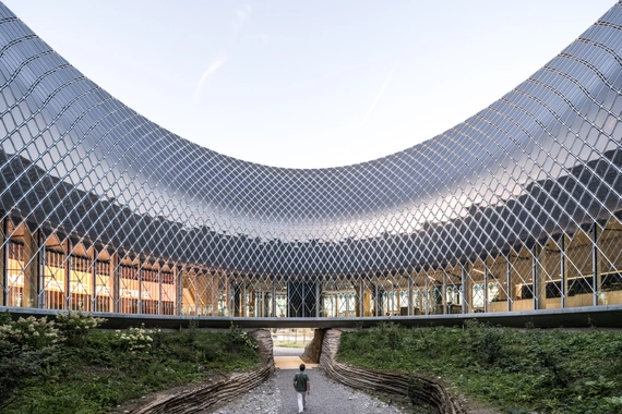 View from “Hohlweg” passing under the Novartis Pavillon