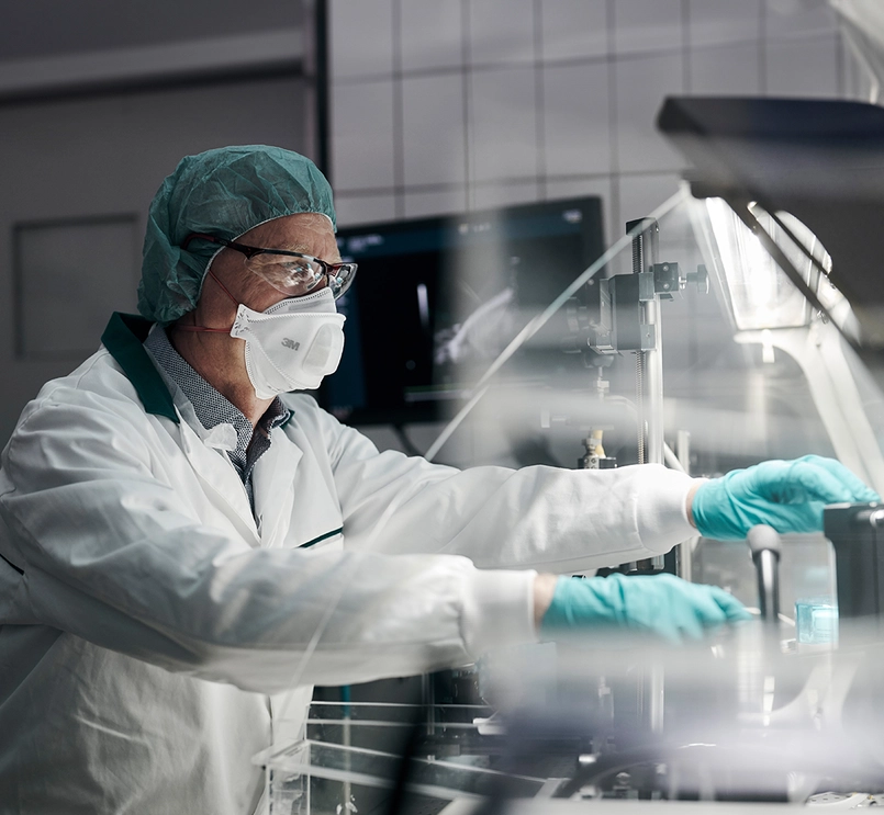 Scientist working in a lab in Schnell