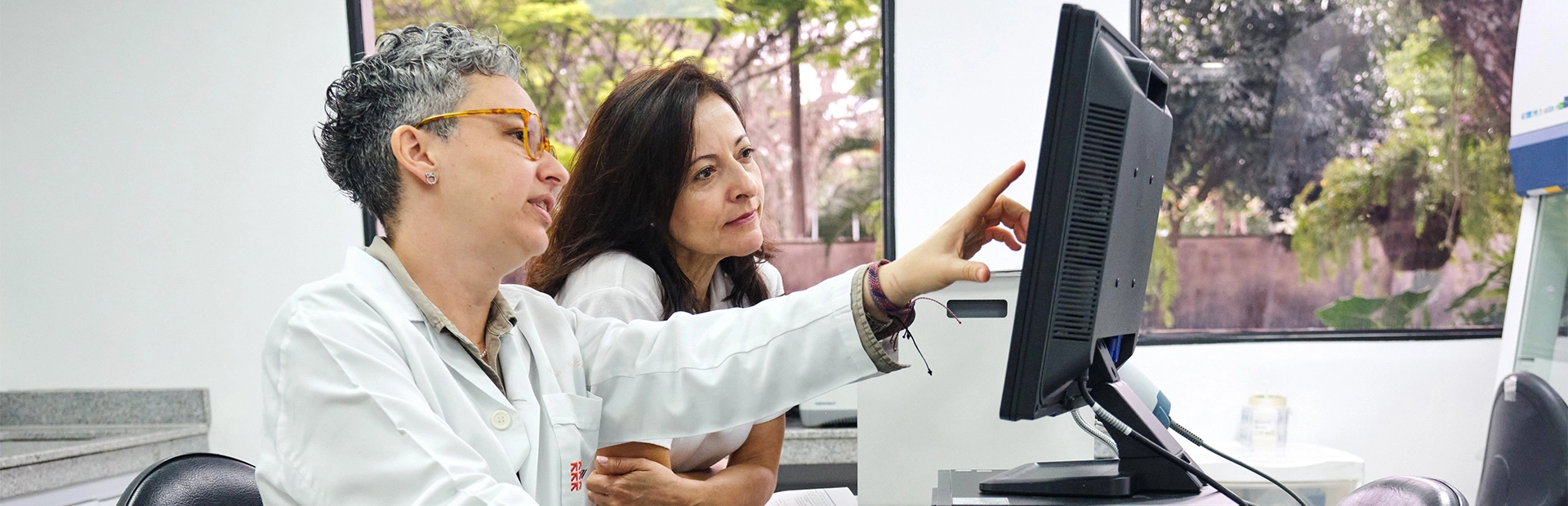 Doctors viewing computer screen to comprehend data