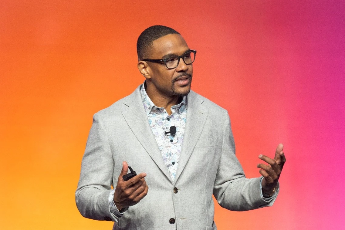 Des addresses Novartis US teams at our national field meeting.